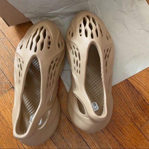 Yeezy Foam Runner - Tan - Picture 15 of 15